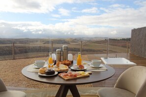 Free daily full breakfast - Wine Bubble (Cuzcurrita de Rio Tirón)