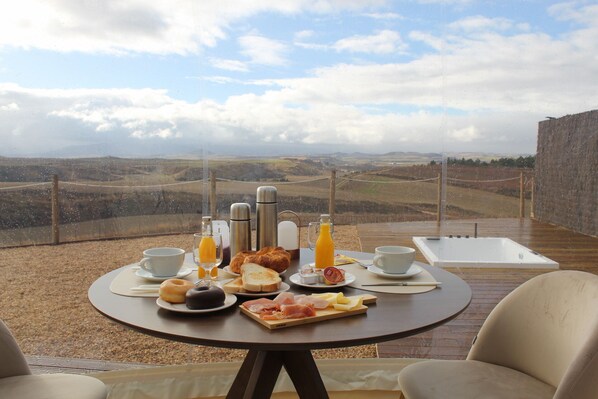 Free daily full breakfast 