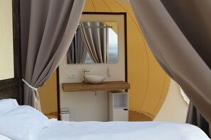 Standard Suite, Mountain View | Bathroom | Hair dryer, towels, soap, shampoo