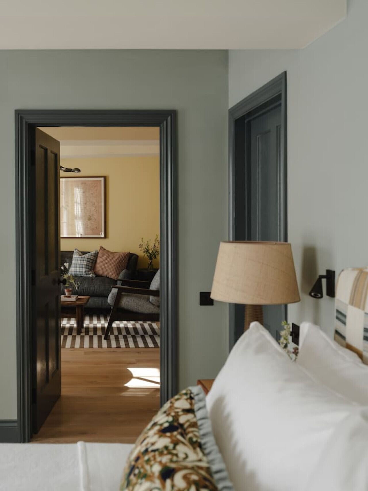 办公桌、WiFi、床单