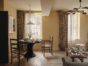 Unclassified image, 3 of 23, button