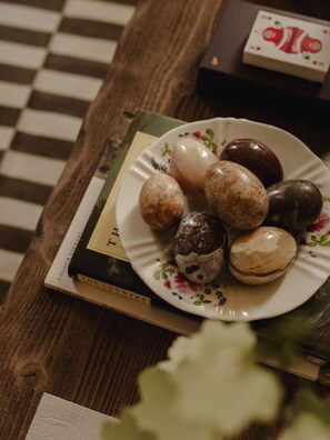 Unclassified image, 4 of 23, button