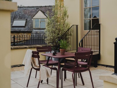 Luxury Apartment with Roof Terrace | Cotswolds