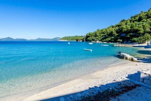 On the beach - Apartment Gabrijela - One Bedroom Apartment with Sea View (Slano)