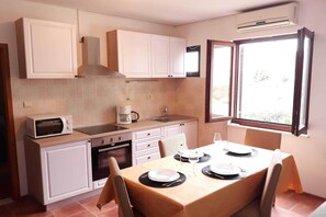 Fridge, microwave, oven, stovetop - Apartment Gabrijela - One Bedroom Apartment with Sea View (Slano)