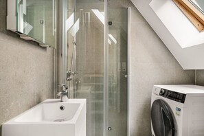 Towels, toilet paper - Bergen Villa - Charming 3 Bedroom a View (Bergen)