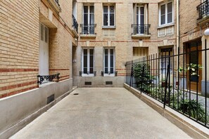 Exterior - Charming 1 bedroom apartment Eiffel Tower (Paris)