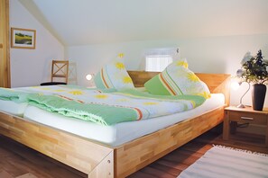 Iron/ironing board, WiFi, bed sheets - Holiday Apartment "Zum Torfstecher" – Quiet, Central Location with Mountain Views (Monschau)