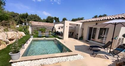 New villa with pool, air-conditioning and all comforts near Uzes