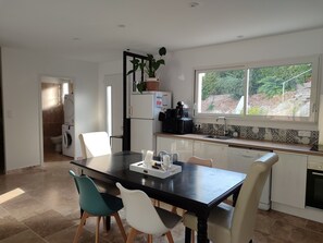 Private kitchen - New villa with pool, air-conditioning and all comforts near Uzes (Uzès)