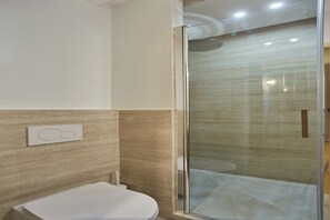 Sèche-cheveux, serviettes fournies