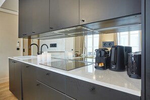 Fridge, microwave, oven, stovetop - Sublim new flat center of Paris Opéra Madeleine (Paris)