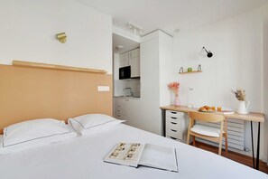 Desk, free WiFi, bed sheets - Comfort studio in a premium residence- Sport/Rooftops (Paris)