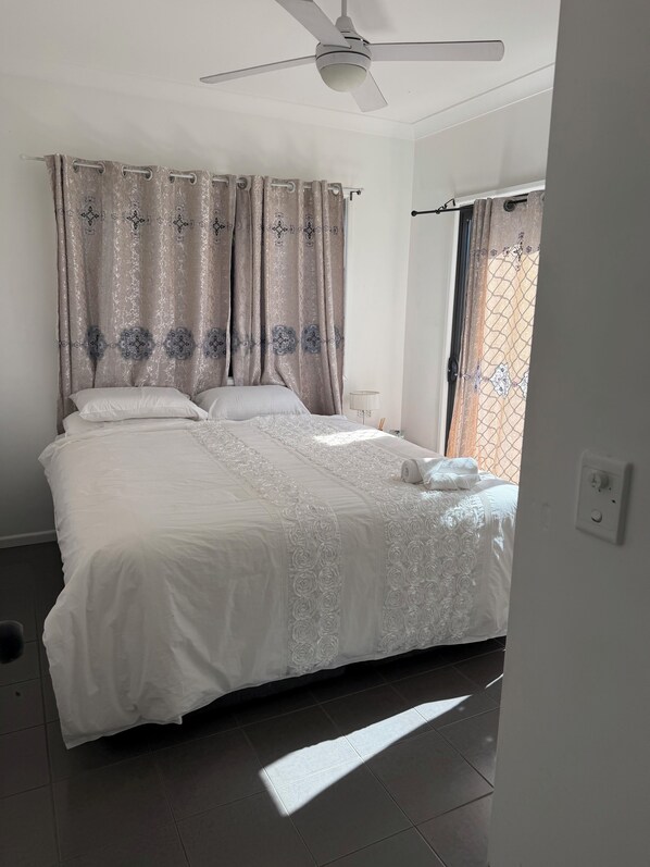 Iron/ironing board, WiFi, bed sheets