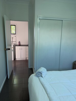 Iron/ironing board, WiFi, bed sheets