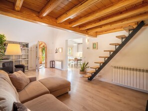 TV - Can Vins by Interhome (Pollença)