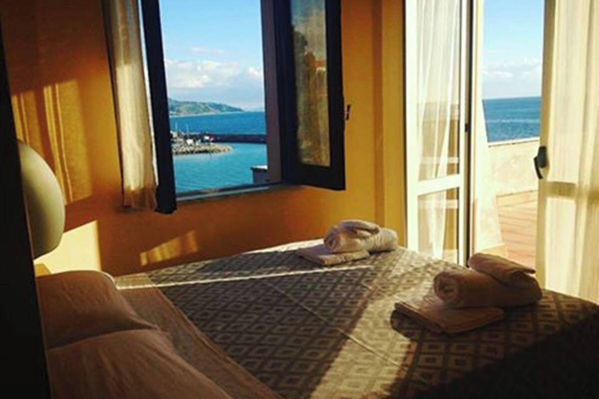 Double Room, Sea View | Bed sheets