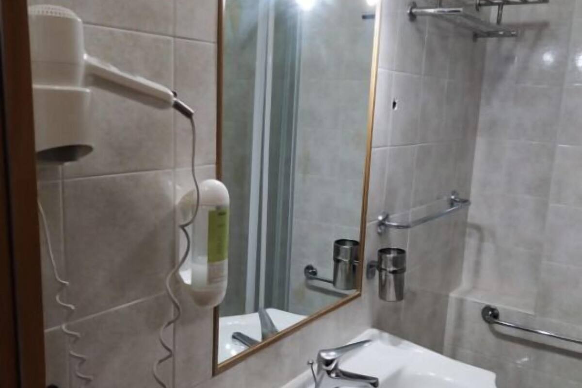 Shower, free toiletries, hair dryer, towels