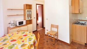 Fridge, microwave, cookware/dishes/utensils - Cavallino by Interhome (Bibione)