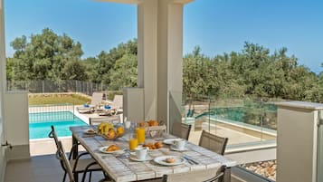 Villa, 3 soverom, røyk, privat basseng | Balkong