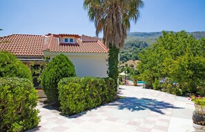 Exterior - Eleana (Agios Vasileios)