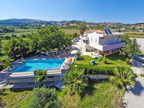 Exterior - Eleana (Agios Vasileios)