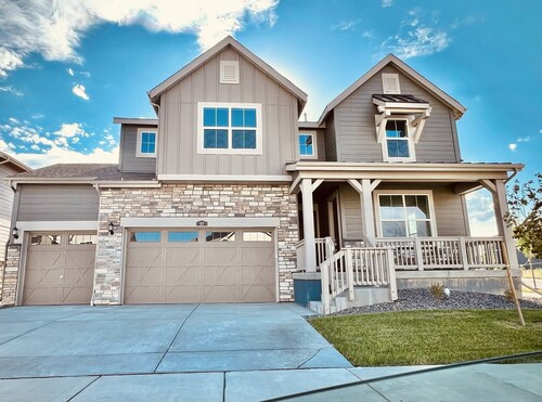 New spacious 5-bedroom house in serene Brighton with cool AC and fast Wi-Fi.