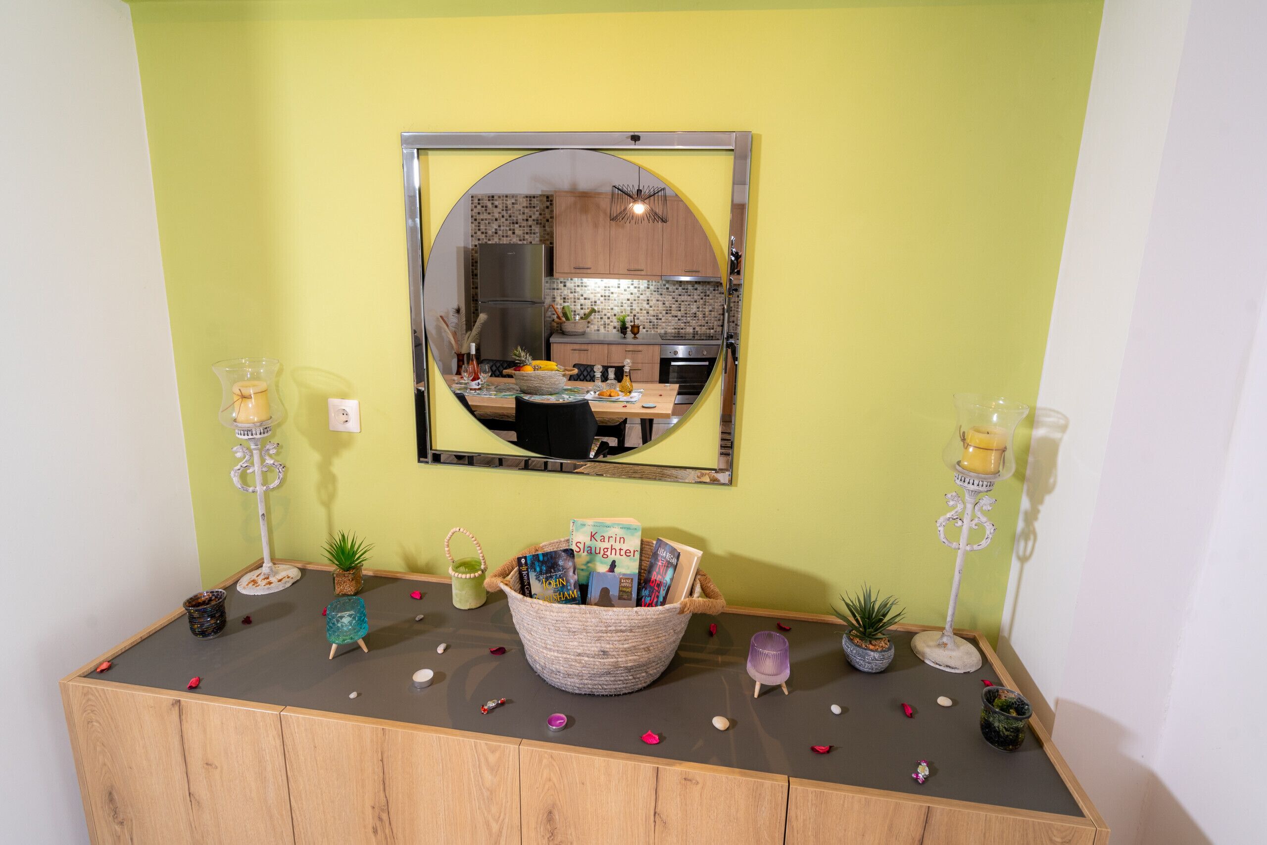 House, 2 Bedrooms, Smoking, 2 Bathrooms | Living room