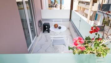 House, 2 Bedrooms, Smoking, 2 Bathrooms | Balcony
