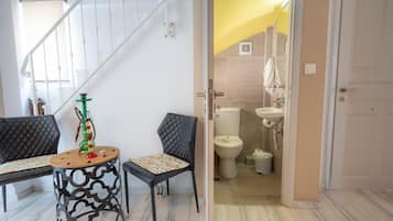 House, 2 Bedrooms, Smoking, 2 Bathrooms | Living room