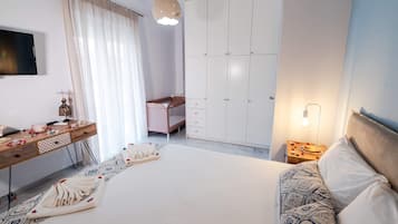 House, 2 Bedrooms, Smoking, 2 Bathrooms | 2 bedrooms, bed sheets