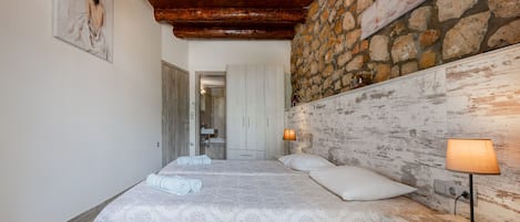 2 間臥室、免費搖籃/嬰兒床、床單