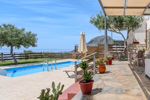 Outdoor pool - Souda Bay Cottage (Agios Vasileios)