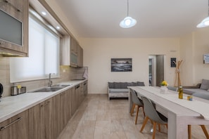 Microwave, oven, dishwasher, coffee/tea maker - Souda Bay Loggia (Agios Vasileios)