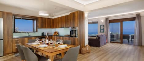 Mikrowelle, Geschirrspüler, Wasserkocher mit Kaffee-/Teezubehör