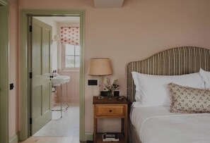 WiFi, bed sheets - Luxury Landmark Stay in the Cotswolds with terrace (Cheltenham)