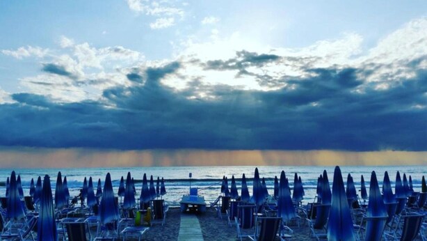 Beach nearby - Alba Adriatica: Poolside Escape (Alba Adriatica (TE))