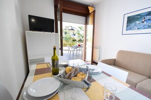 Dining - Coastal Comfort Stay in Villa Rosa (Villa Rosa di Martinsicuro (TE))