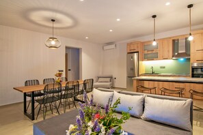 Ảnh chưa phân loại, 4 trong số 29 ảnh, nút