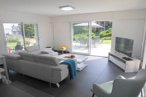 Smart TV - Holiday home with partial sea view, Douarnenez (Douarnenez)