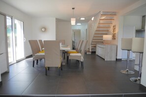 Dining - Holiday home with partial sea view, Douarnenez (Douarnenez)