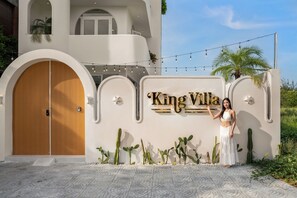 Exterior detail - 🌴King Villa – Luxurious Ocean View on Cua Dai Beach, Hoi An🌊 (Thành phố Hội An)