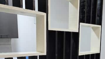 Apartemen Deluks | Dapur pribadi | Lemari es kecil, microwave, oven, dan kompor