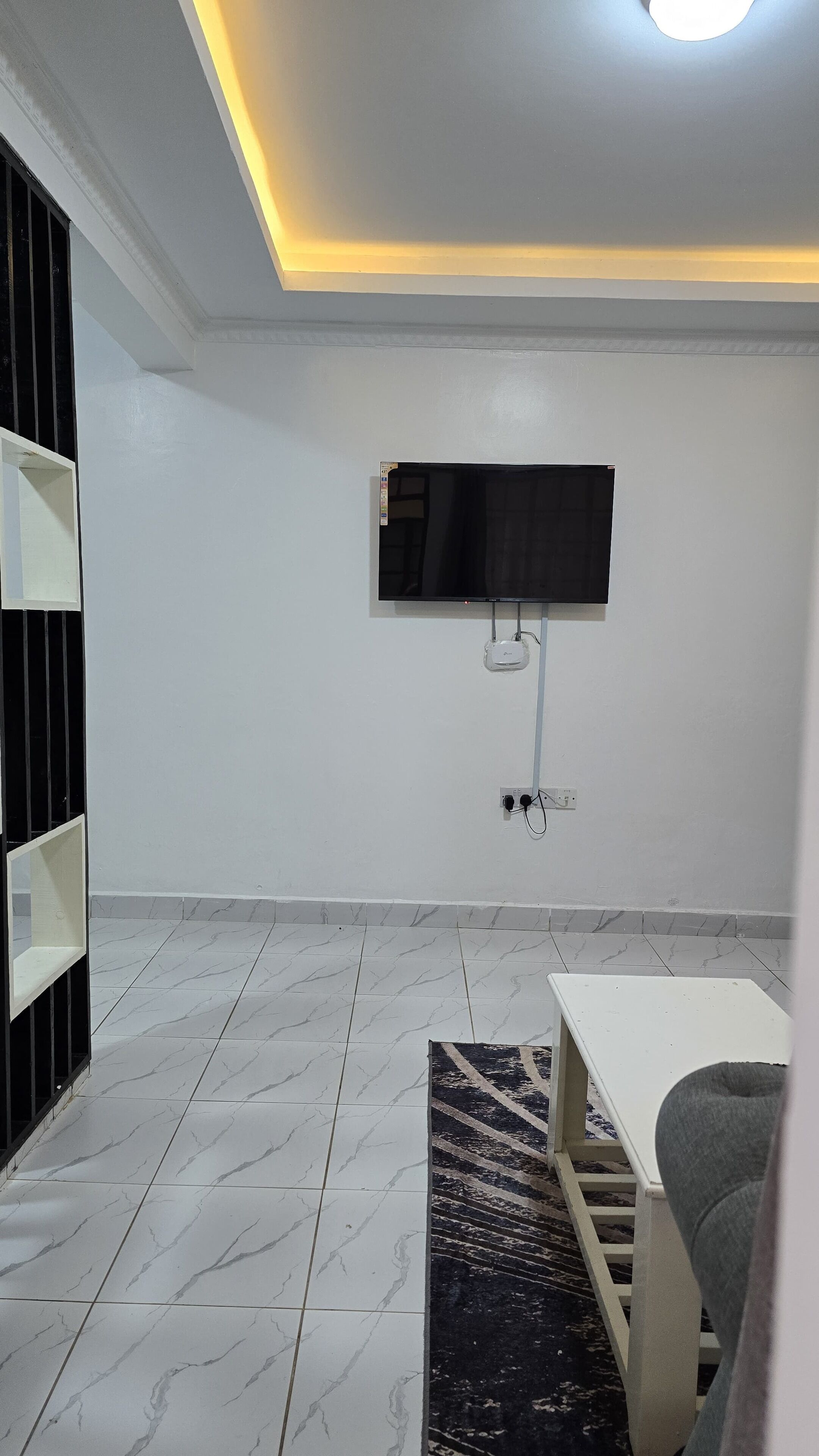 Apartamento luxo | Área de estar | Smart TV 32 polegadas com canais digitais, Netflix