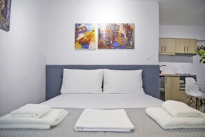 1 chambre, rideaux occultants, draps fournis