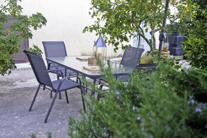 Outdoor dining - Areopolis Art Studio (East Mani)