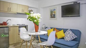 Estudio, 1 habitación, para fumadores, Terraza | Área de sala de estar