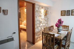 In-room dining - Areopolis Central Apartment (East Mani)