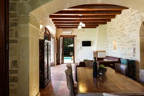 Villa, 3 Bedrooms, Smoking, Private Pool | In-room dining - Kali Villa (Rethymno)