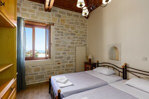 Villa, 3 Schlafzimmer, Raucher, eigener Pool | 3 Schlafzimmer, kostenlose Babybetten, Bettwäsche
